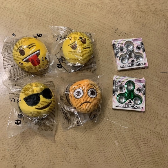 Plushie Emoji (4) and Fidget Spinners (2) New With Tags - Picture 11 of 11